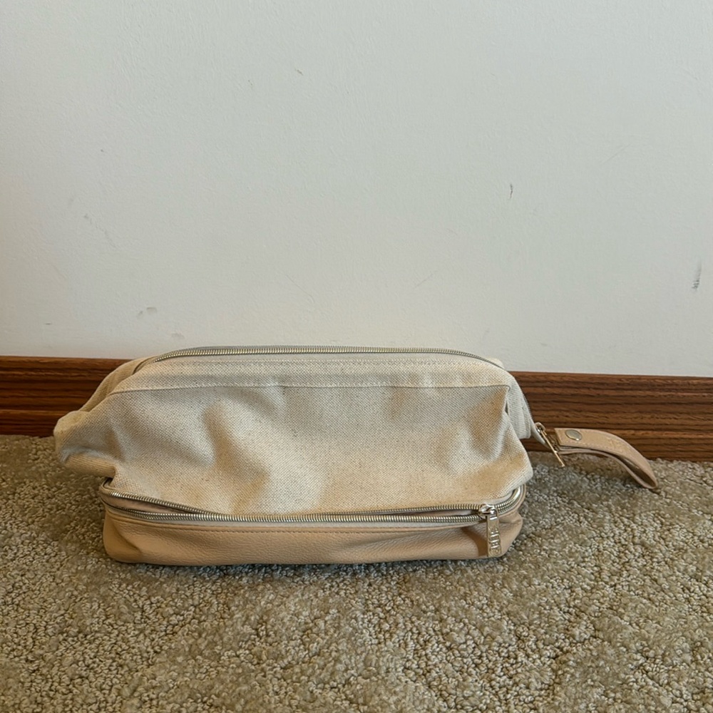 BEIS Dopp kit in beige
